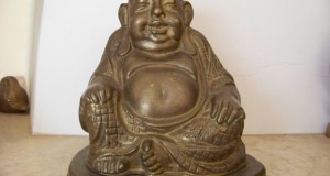 statueta Budha bronz h 16 L 16 l 14 cm     1,4 kg