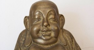 statueta Budha bronz h 16 L 16 l 14 cm     1,4 kg