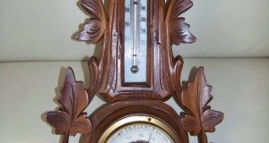 sculptura lemn barometru aneroid,termometru  45 cm