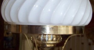 lampa-veioza  clasica opalina alba 55 cm