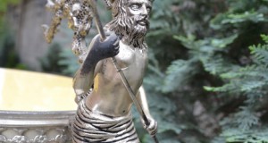 impresionanta fructiera portelan,statuete Neptun argintate 60-30cm