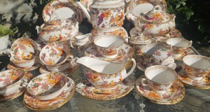 serviciu de masa lux  portelan Royal Crown Derby -Olde Awesbury47 piese