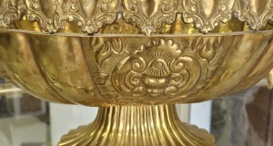superba  fructiera,centru de masa  ovala  alama  cu model ornamental clasic l 50 cm