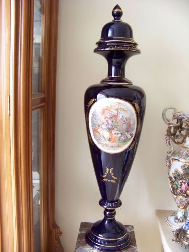 Impozanta urna portelan-97 cm