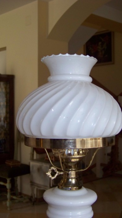 lampa-veioza  clasica opalina alba 55 cm