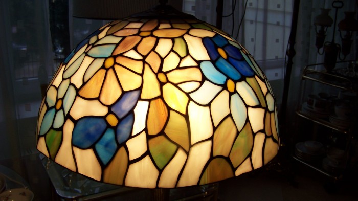 lampa stil Tiffany motiv floral h 60 cm,diam 40