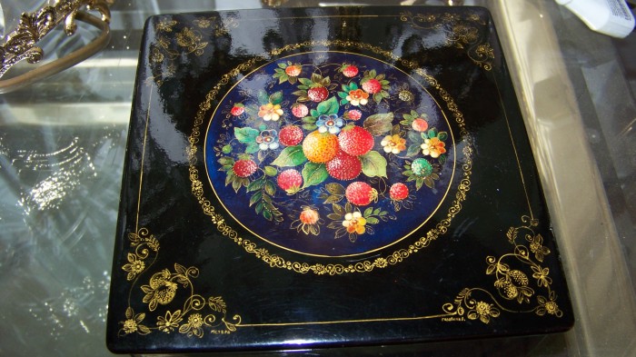 caseta-lemn lacuit pictura fructe si flori 14-14 cm