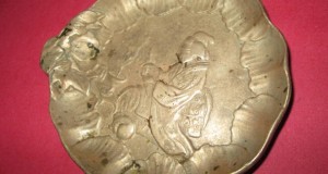Farfurioare pereche China bronz vechi scene cu Gheise femei. Perioada interbelica
