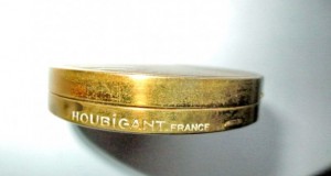 3084-Pudriera Art Deco Poudre Houbigant France din alama gravata.