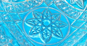 8017-2 Boluri pereche sticla gen cristal cu stele si flori ghiata.