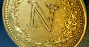 8325-Medalie Napoleon Prim Consul bronz aurit stare buna.