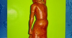 8394-Statuieta lampa Africa- Femeie cu cofa lemn masiv.