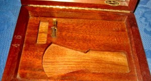 10049-Caseta barbierit-La Fiorente Cava di Tirenni lemn masiv palisand