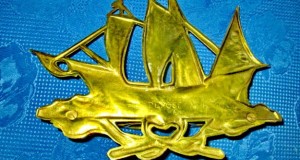 3729-Stativ Pipe Corabie Franta vechi bronz aurit aniversara