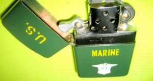 9837-Bricheta vintage US Marine sistem Zippo metal functionala.