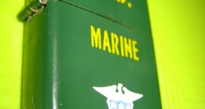 9837-Bricheta vintage US Marine sistem Zippo metal functionala.
