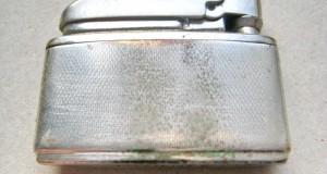 B966-I-Bricheta CONSUL BESMER veche alama argintata.