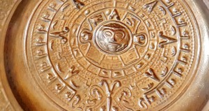 D446-Aplica MEXICO insemne antice din folclorul Aztece bronz