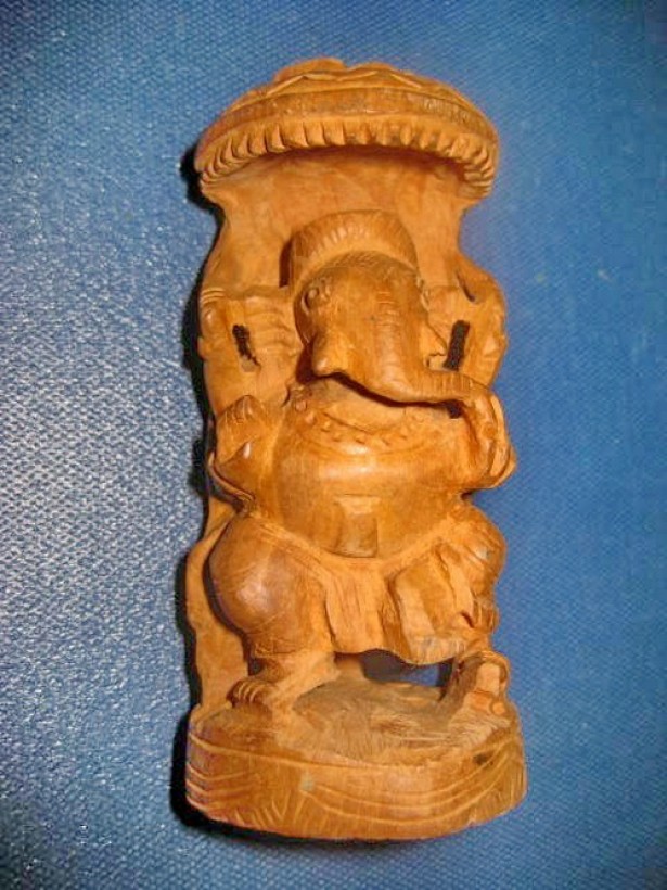 7458-Statuieta Elefant in baldachin lemn sculptat manual.
