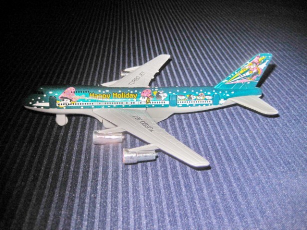 Avion Jumbo Jet Happy Holyday, made in China, material duraluminiu.