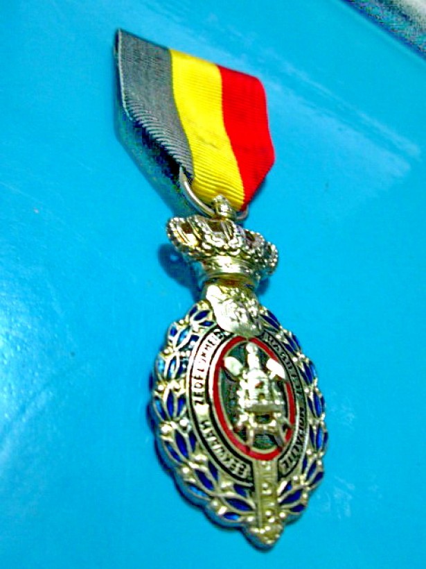 5897-I-Medalie veche Belgia cu insemne regale, alama argintat-emailat.