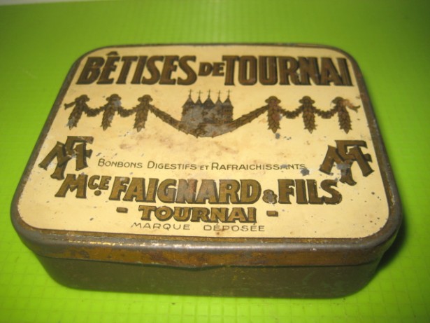 9685-Betises de Turnai cutie bomboane veche metal Franta sistem lito