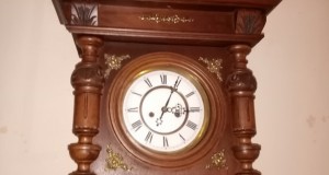 Superbă pendula, ceas de perete antic cu 2 greutăți marca Junghans