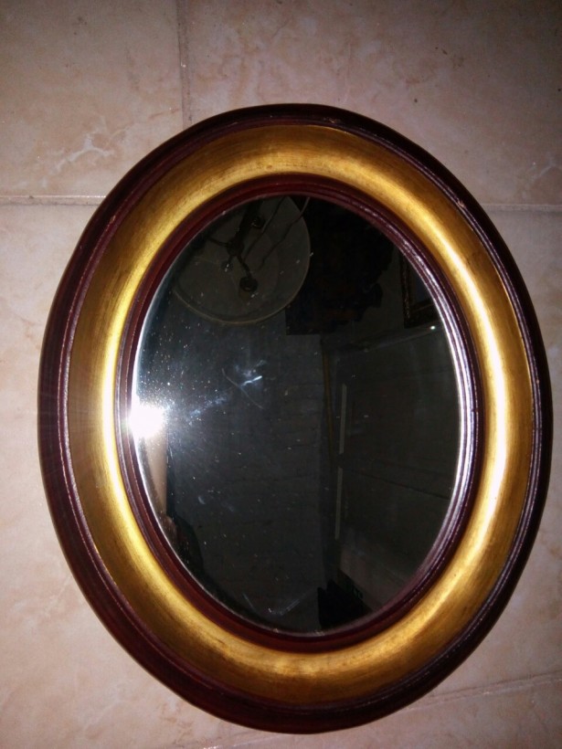 Oglinda veche ovala in stilul francez