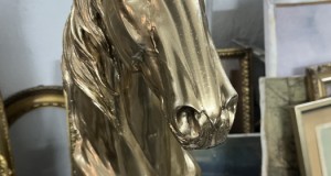 Statueta de dimensiuni mari!