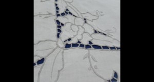 Fata de masa broderie stil Madeira