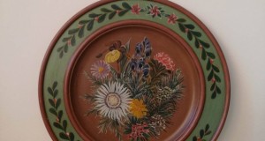 Farfurie-aplica lemn, pictata manual cu motive florale I