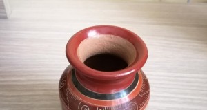 Vaza veche ceramica lucrata si pictata manual din Mexic