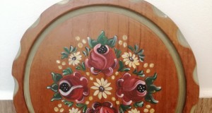 Aplica din lemn pictata manual rustic cu deosebite motive florale