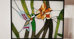 Vitraliu pictura pe sticla Pasare colibri si floare, lucrat manual