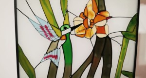 Vitraliu pictura pe sticla Pasare colibri si floare, lucrat manual