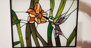 Vitraliu pictura pe sticla Pasare colibri si floare, lucrat manual