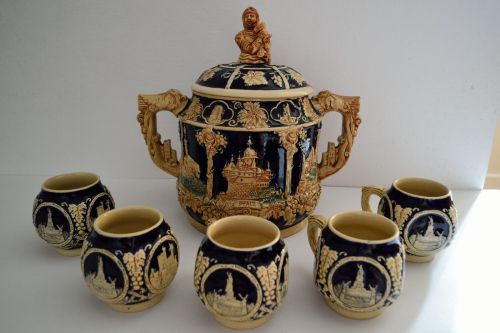 Set pt servit vin fiert ceramica emailata, castele Germania