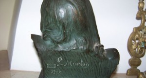 sculptura bust Isus-ceramica semnata,suport marmura 20 cm
