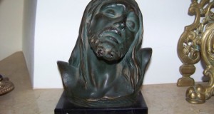 sculptura bust Isus-ceramica semnata,suport marmura 20 cm
