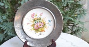 farfurie-aplica ceramica in rama staniu gravat  25 cm