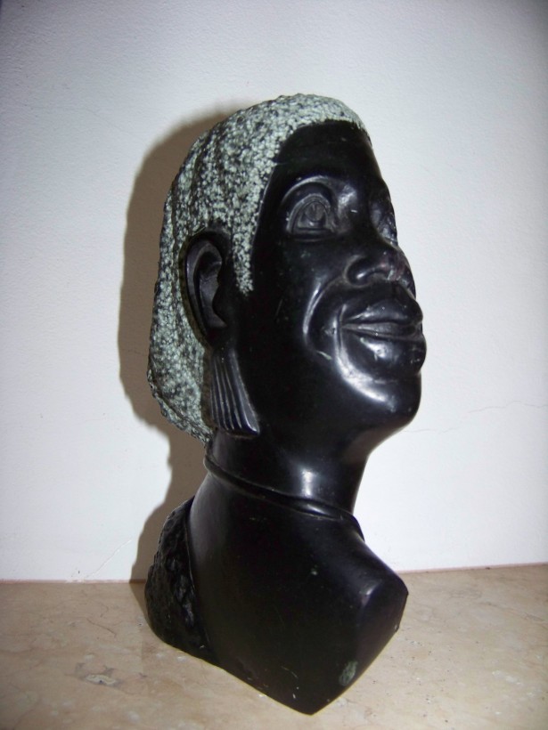 sculptura in piatra -bust african-semnat-18 cm