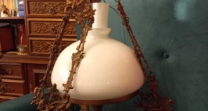Candelabru, lustra veche de tavan dinbronz