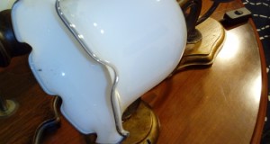 Lampa stil clopoțel sticla și lemn