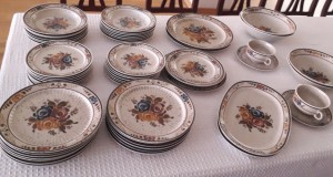 RUSTIC SI FRUMOS SERVICIU DE MASA PENTRU   14 PERSOANE