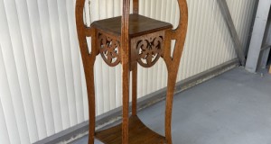 Piedestal din lemn stil art nouveau
