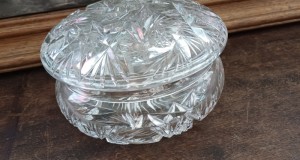 Bomboniera masiva cristal  Boemia 1.5 kg