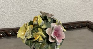 Bibelou flori de portelan