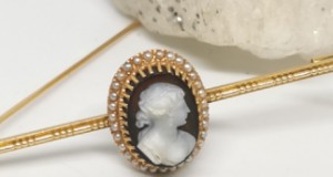 BRASA PERIOADA VICTORIANA CU CAMEE SI PERLUTE BAROQUE