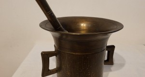 Mojar de bronz cu pistil original, inscripționat «GRIGOROVICI 1947»