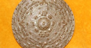 Disc vechi, confectionat  din bronz, lucrat manual